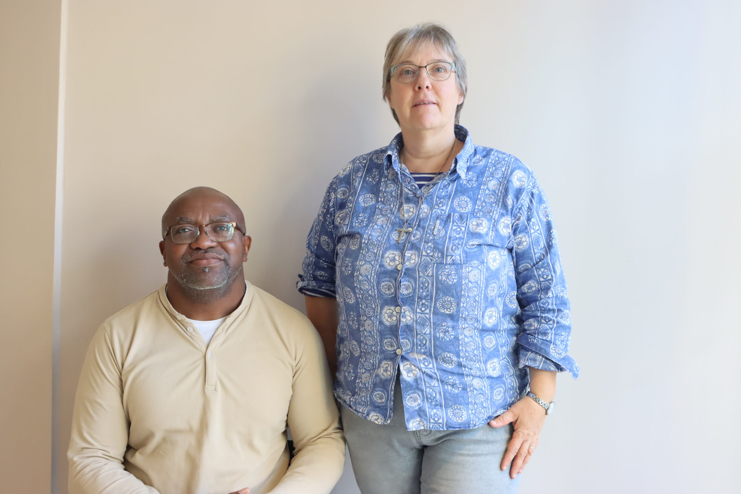 Photo de Gaëlle JACQUIER et Marcel MOUKOURI LOBE de la pastorale des Migrants